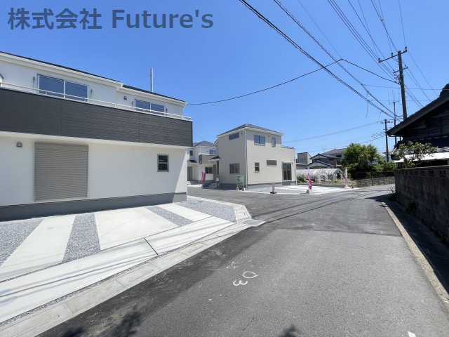 三郷市番匠免1丁目　新築戸建　全12棟　7号棟の前面道路含む現地写真|前面道路含む現地写真です。