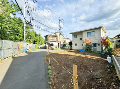 【前面道路含む現地写真】