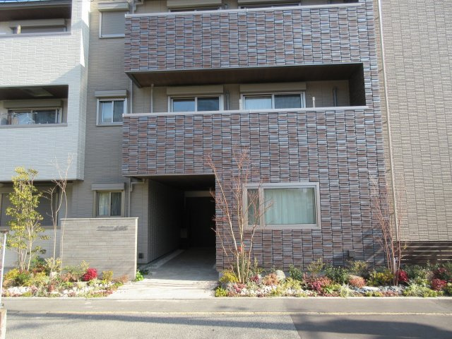 シャーメゾンガーデンズ天文町のエントランス