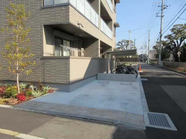 シャーメゾンガーデンズ天文町の駐車場