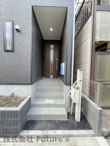 三郷市谷口　新築戸建　全1棟のエントランス|玄関アプローチです