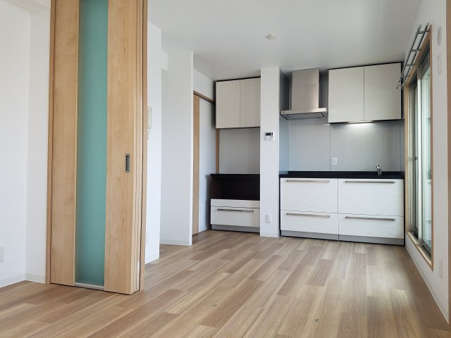 ディアコート八木の内装|DK5.8帖。可動間仕切り付