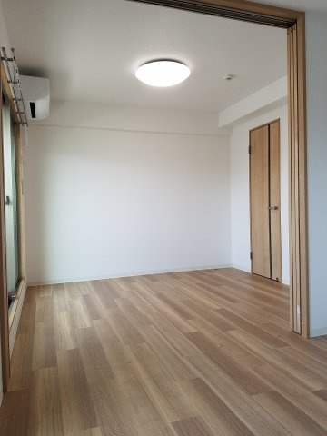 ディアコート八木の洋室|エアコン付き洋室5.2帖