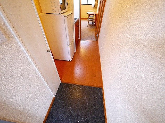 レオパレスバンビーノの玄関|ゆったりとした玄関です