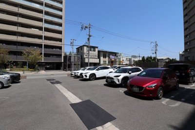 【駐車場】 | メゾンドファミーユ鶴見緑地公園