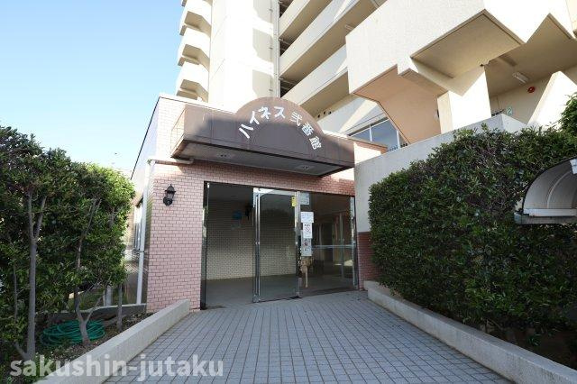 ハイネス勝田台弐番館のエントランス|ハイネス勝田台弐番館　落ち着いたお洒落なエントランス