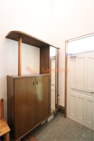 【玄関】 | けやき台2丁目戸建住宅 | 収納もある玄関です