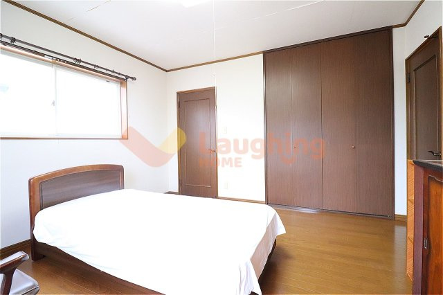 【洋室】 | けやき台2丁目戸建住宅 | ８帖の洋室にはウォークインクローゼットとクローゼットがあり収納豊富です。