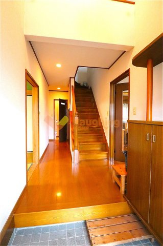 【玄関】 | けやき台2丁目戸建住宅 | 明るい玄関です