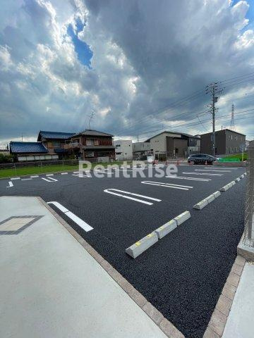 アクテュエル・Ｙの駐車場