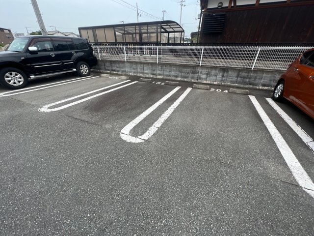 パークサイドライヴンの駐車場