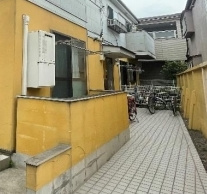 アズール若宮A棟のエントランス