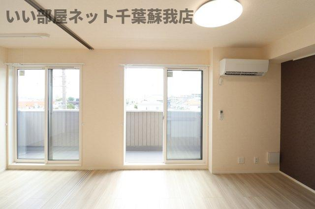 ルミエール五井・Ⅱの居間・リビング|ゆったりとした居間です