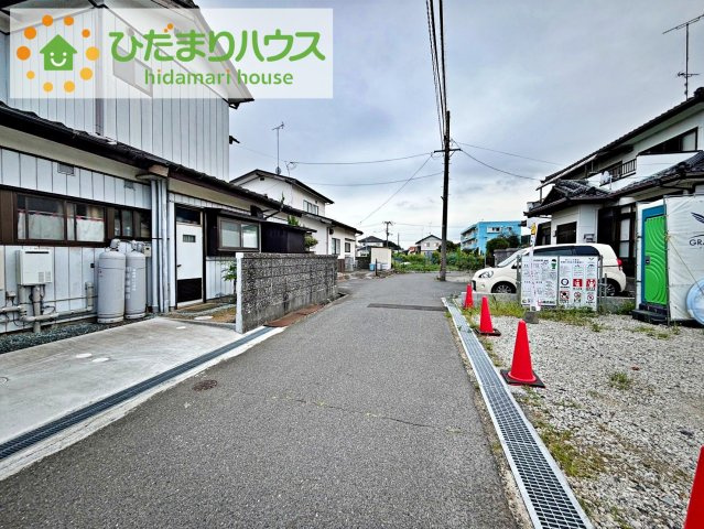 いわき市小名浜大原12期　新築戸建　１号棟の前面道路含む現地写真