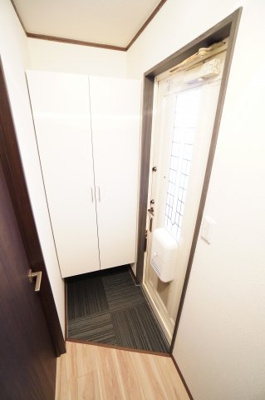 【玄関】 | エバーグリーンⅡ | ※同物件・反転タイプの写真です。