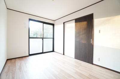 【洋室】 | エバーグリーンⅡ | ※同物件・反転タイプの写真です。