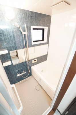 【浴室】 | エバーグリーンⅡ | ※同物件・反転タイプの写真です。