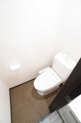 【トイレ】 | エバーグリーンⅡ | ※同物件・反転タイプの写真です。