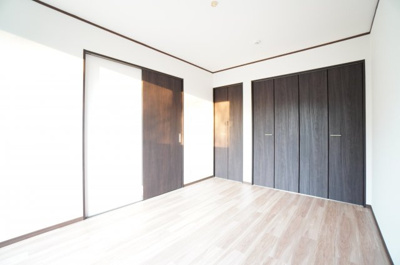 【洋室】 | エバーグリーンⅡ | ※同物件・反転タイプの写真です。