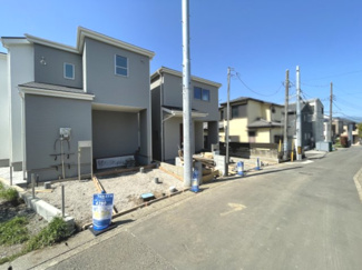 【前面道路含む現地写真】 | 前面道路（1号棟、2号棟、3号棟）