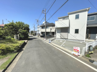 【前面道路含む現地写真】 | 前面道路（4号棟、5号棟）