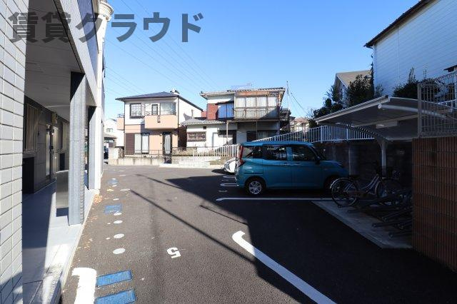 メゾン　クレシアの駐車場|駐車スペースもあります