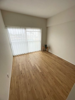 【洋室】 | 行徳ニューハイツ | バルコニー側5.7帖