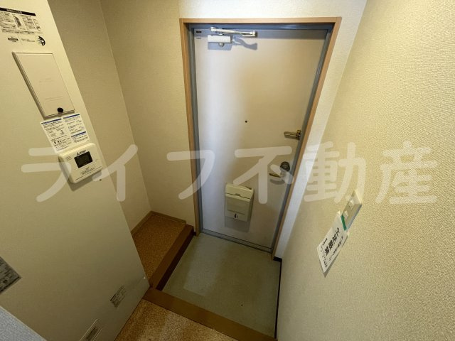 美津和ビルの玄関|収納もある玄関です
