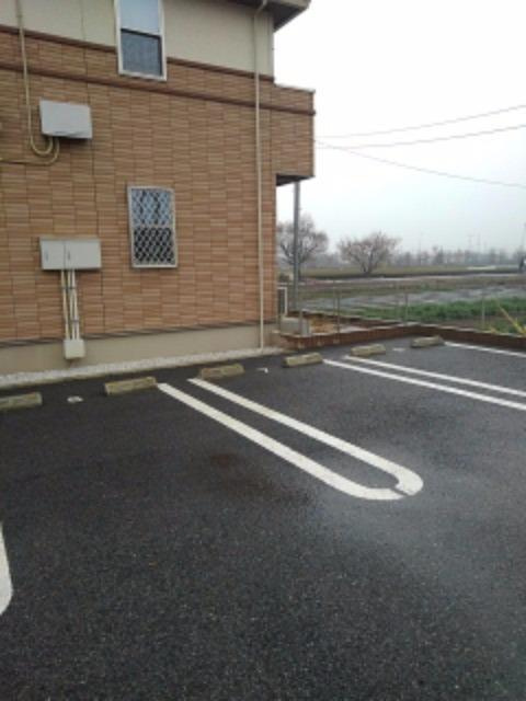 トゥルーアローの駐車場