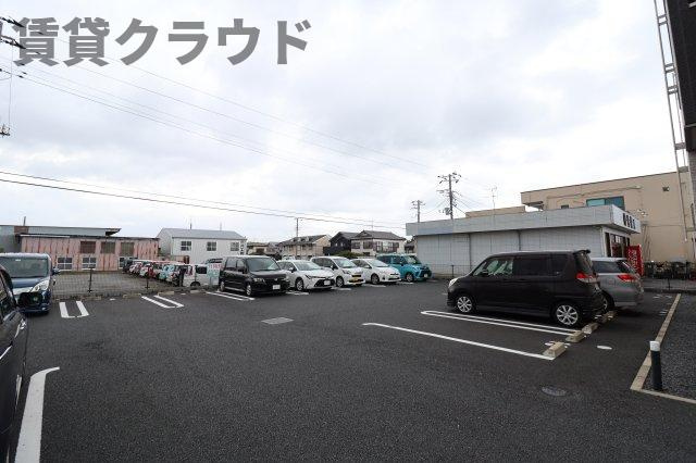 スターレ・ストーネの駐車場