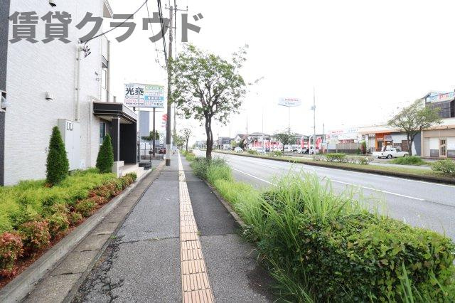 スターレ・ストーネの周辺