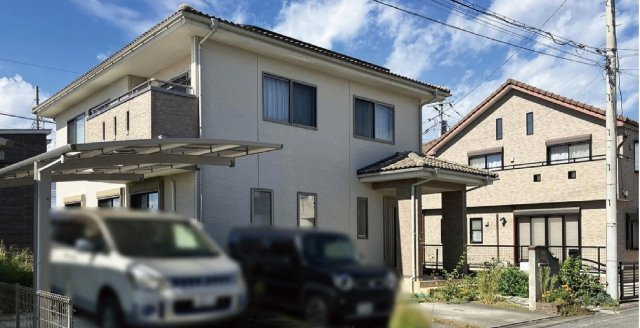 前橋市稲荷新田町　中古住宅の外観|稲荷新田町に中古住宅販売しています！
白を基調とした落ち着いた雰囲気の外観です♪
ご都合に合わせていつでもご見学頂けます♪