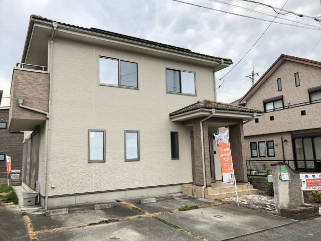 前橋市稲荷新田町　中古住宅の外観|外観もきれいです☆