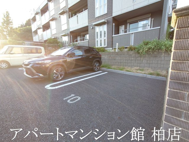 ピアチェーレⅠの駐車場