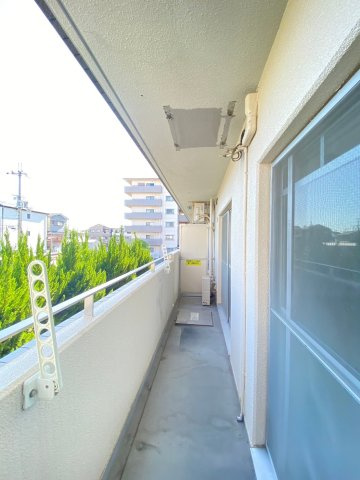 ブルージュ摂津のバルコニー