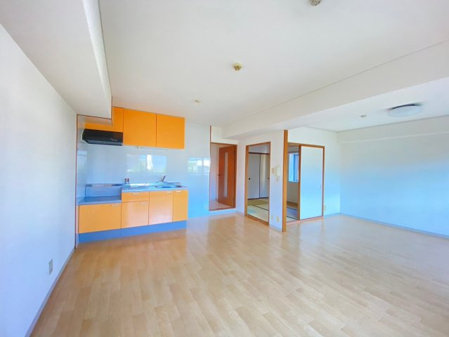 ブルージュ摂津の居間・リビング