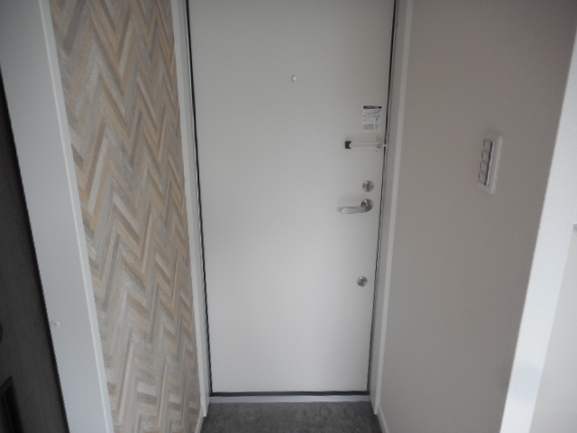 アパートメント新小岩B棟の玄関