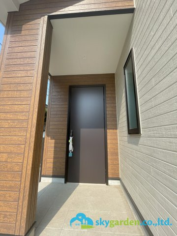 平塚市南金目　未入居戸建の玄関