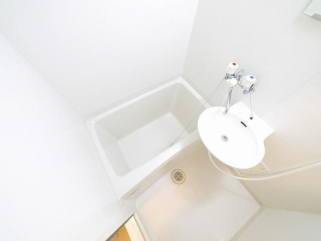 レオパレス伏見Ⅱの浴室|コンパクトで使いやすいお風呂です