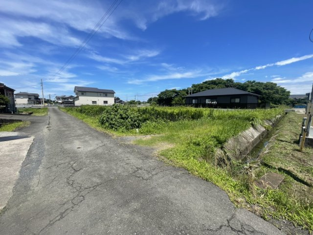 葭牟田町売り土地の前面道路含む現地写真