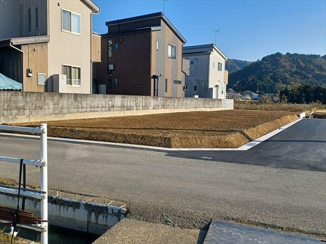 土佐市 蓮池 5区画 　建築条件付きの前面道路含む現地写真