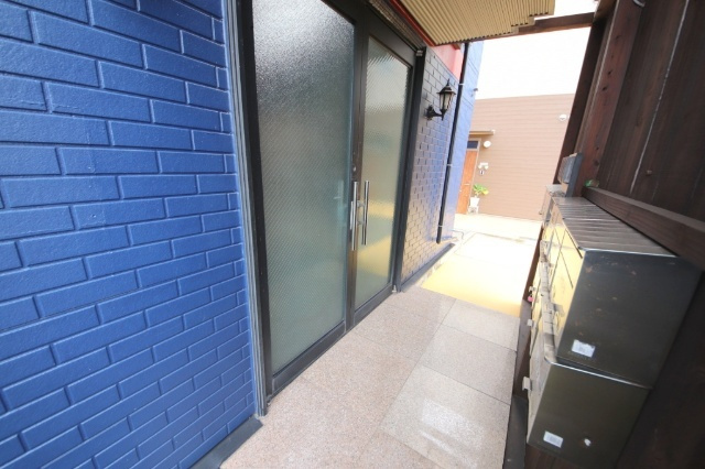 ガジェットハウスⅢのエントランス