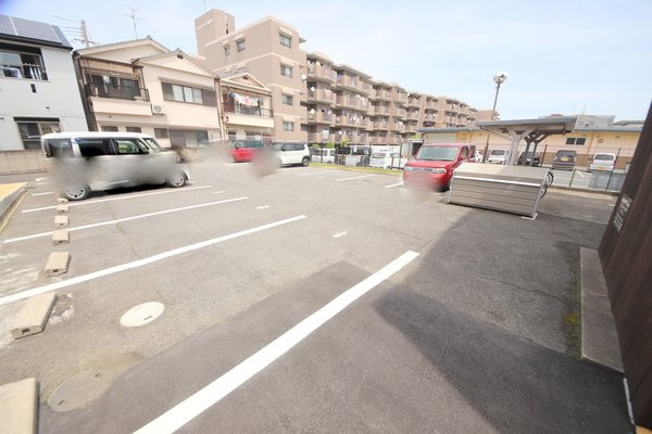 ガジェットハウスⅢの駐車場