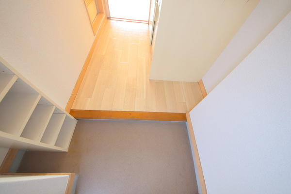 アイリスハイツ1号館の玄関