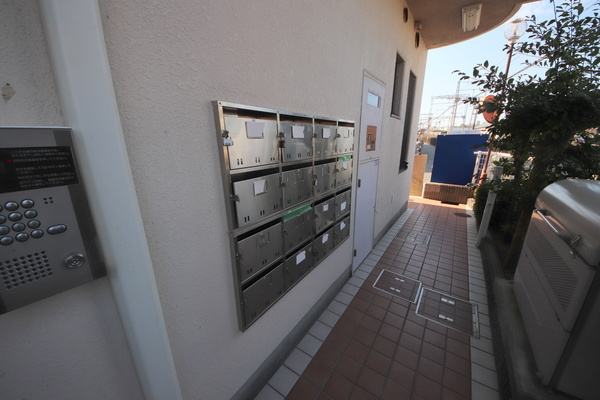 アイリスハイツ1号館のエントランス