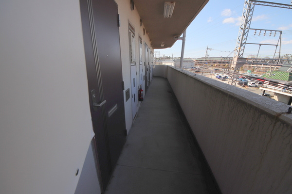 アイリスハイツ1号館のエントランス