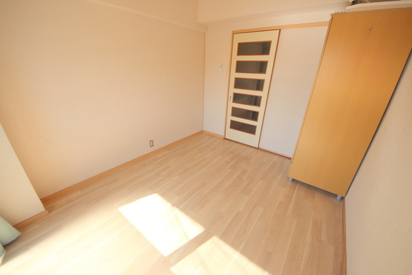 アイリスハイツ1号館の居間・リビング