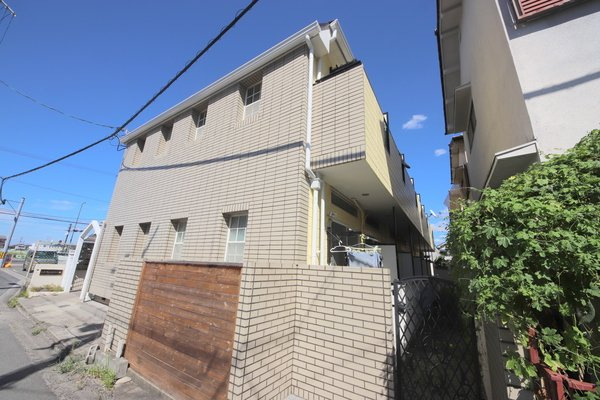 レオ四条大路の外観