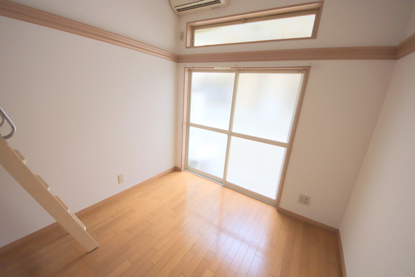 レオ四条大路の居間・リビング