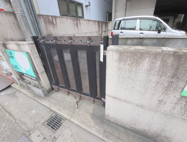 プラムキャッスルＳ-１のエントランス